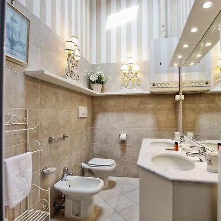 Sleeps 6 Air Con Apartment