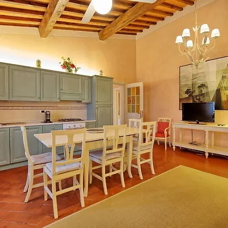 Sleeps 6 Air Con